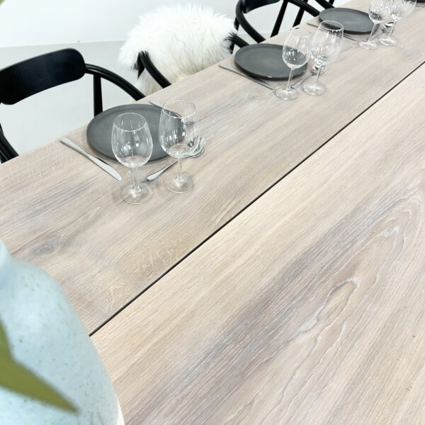 Hvidolieret plankebord på 310 cm