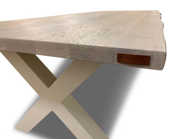 Plankebord med hvide ben