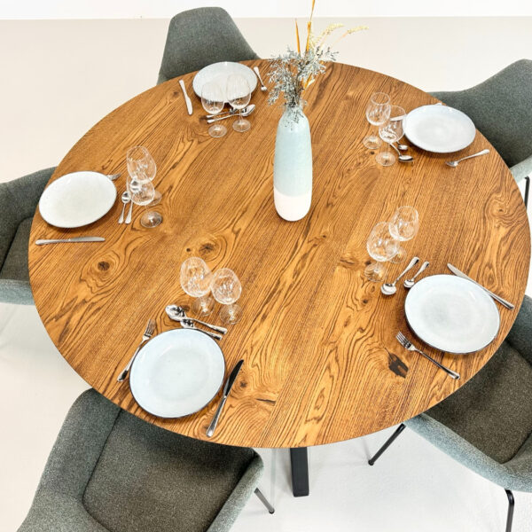 Rundt spisebord i eg Ø170