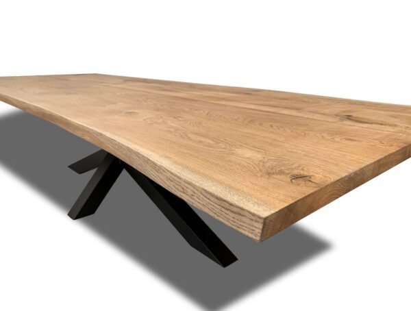 Plankebord på baseben og naturkant
