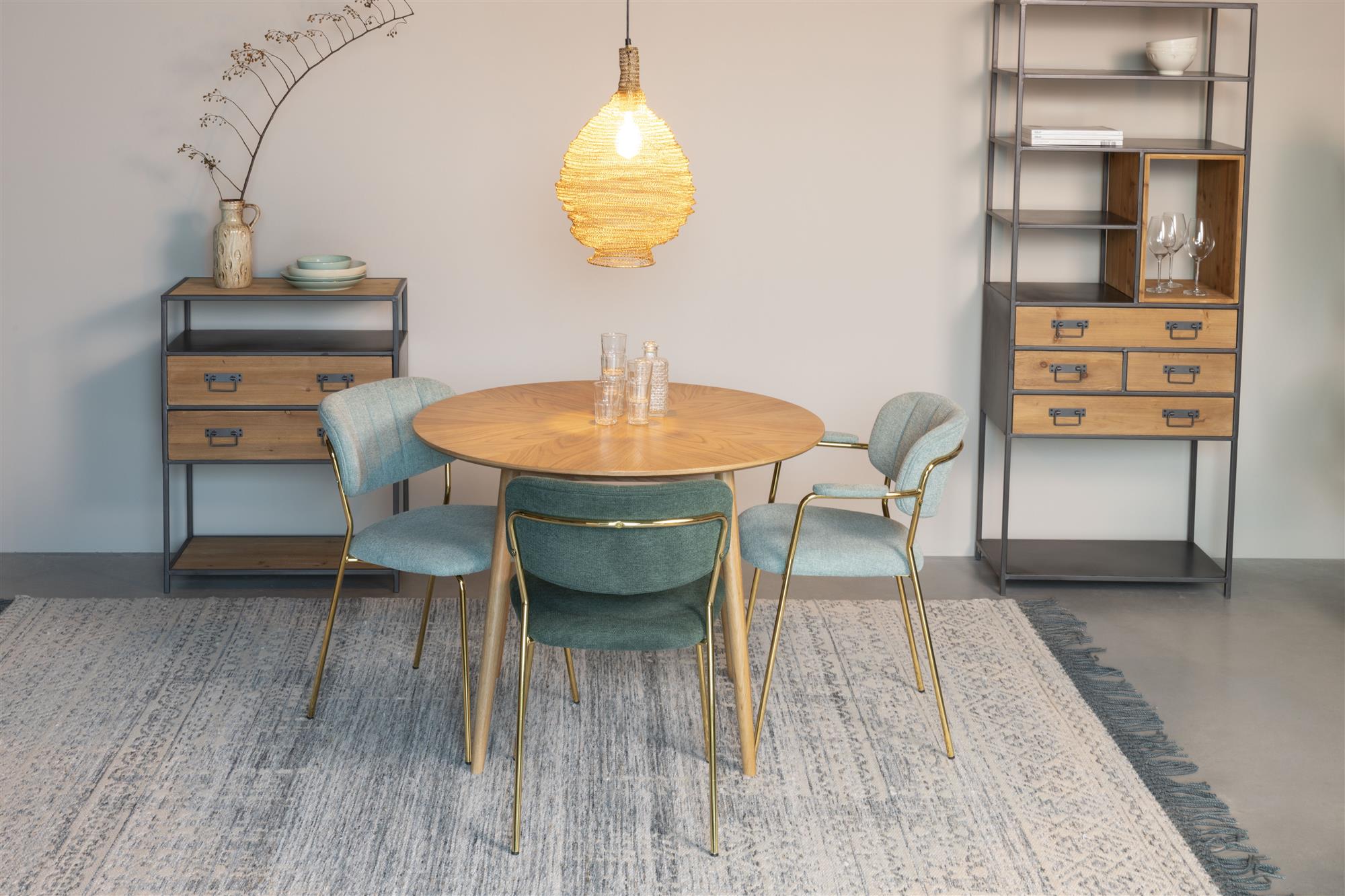 Guld stol med armlæn